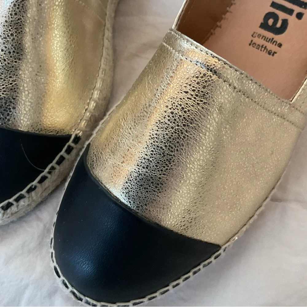 Jutelia Gold Espadrille Flats with Black Toe, 39